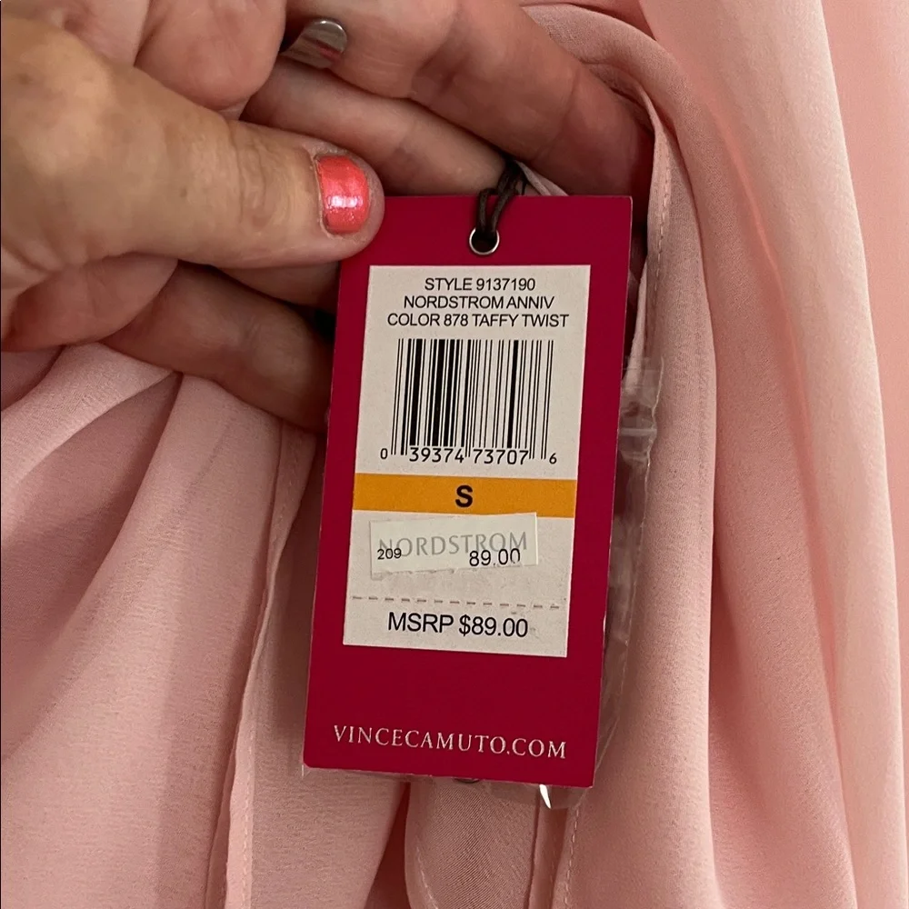 Vince Camuto Elegant Sleeveless Blouse. Size Small. NWT. - Picture 3 of 5